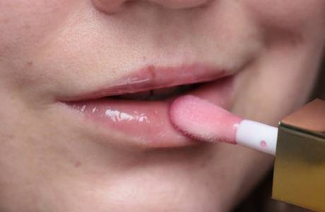 5 raisons d'utiliser de l'huile pour les lèvres