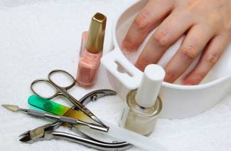 18 outils essentiels pour la conception des ongles