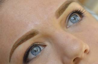 Comment alléger le tatouage des sourcils à la maison