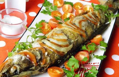 Pike poleiro no forno