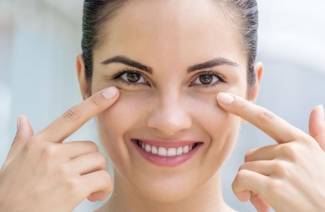 Olive oil for the skin around the eyes