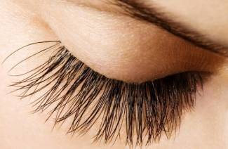 Comment restaurer les cils après la construction