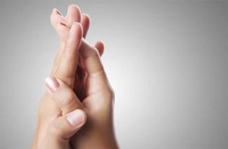 Points noirs sur les mains