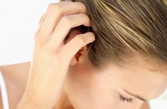 Eczéma sur la tête dans les cheveux