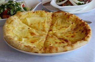 Khachapuri bir tavada