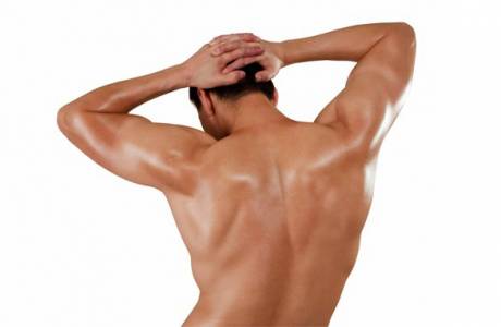 Spor salonunda sırt üstü egzersizleri