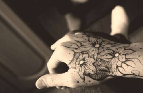 Comment faire un tatouage temporaire à la maison avec un crayon