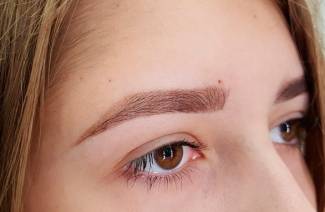 Sourcils en poudre