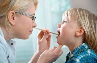 Symptômes et traitement de la stomatite chez les enfants