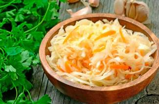 Салата од киселог купуса