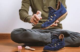 Comment nettoyer les baskets en daim