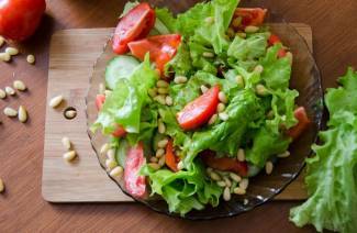 Çam fıstığı salatası