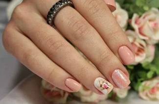 Manucure à ongles carrée
