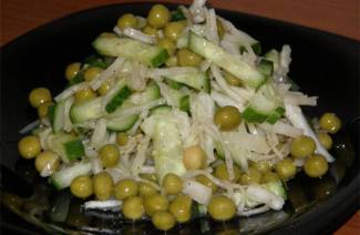 Салата са купусом и грашком