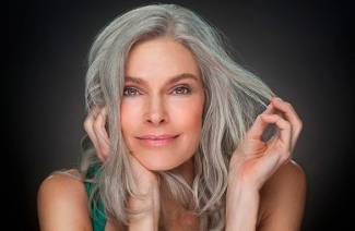 Causes des premiers cheveux gris chez les femmes