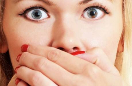 Phải làm gì nếu môi bị sưng
