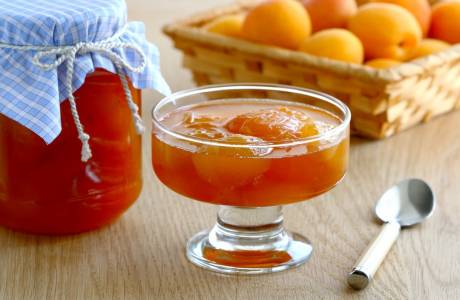 Marmellata di albicocche snocciolate