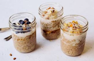 Avena perezosa en un frasco para adelgazar