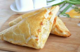 Khachapuri với phô mai bánh phồng