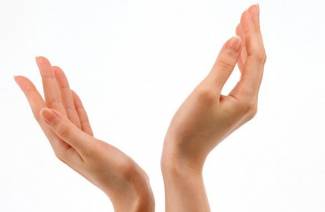 Points rouges sur les mains