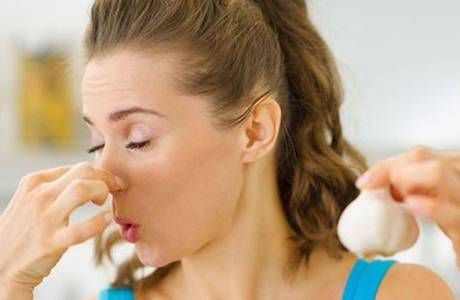 Làm thế nào để loại bỏ mùi tỏi từ miệng