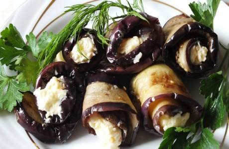 Cepts baklažāns ar ķiploku