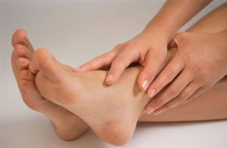 Plâtre pour cors secs et cors sur les jambes
