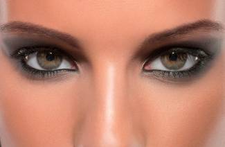 Maquillage pour les yeux profonds