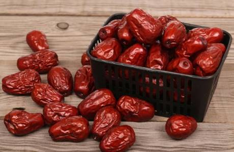 Los beneficios y daños de las fechas para el cuerpo.