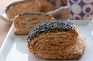 Bánh ngọt với hạt anh túc