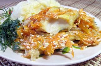Pollock porkkana- ja sipulimarinadin alla