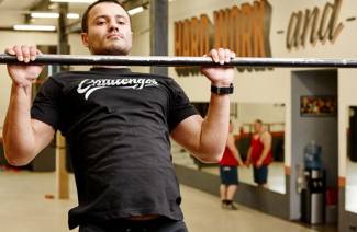 Quels muscles travaillent en soulevant