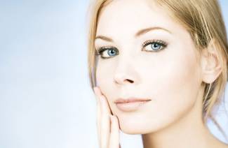 Peach oil for the skin around the eyes