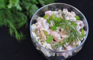 Салата с димљеном пасуљом