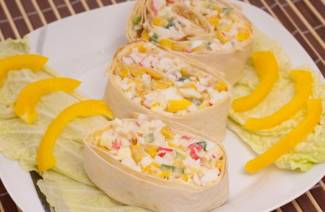 Lavash ม้วนด้วยไม้ปู