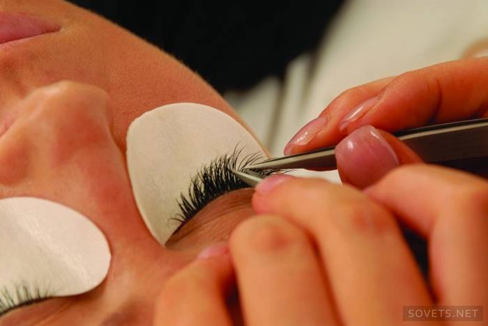Comment enlever les cils étendus