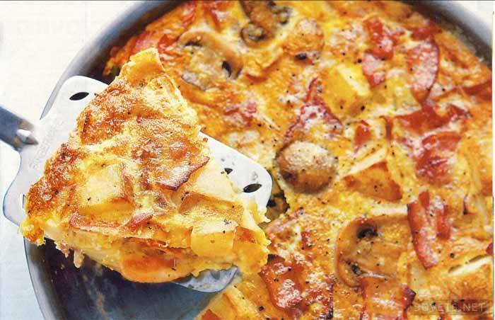 champiñones y papas en huevos fritos