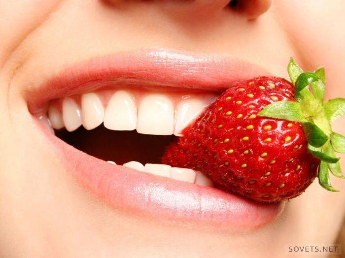 Tự làm trắng răng với dâu tây