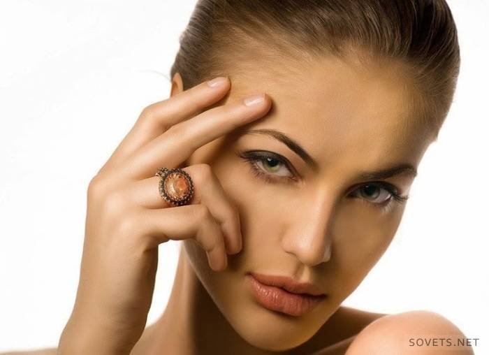 überhängende Augen Make-up