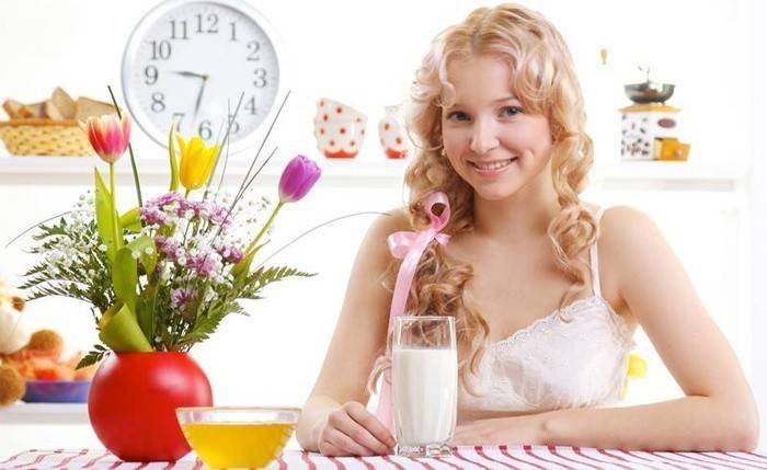 Cô gái với một thức uống giảm béo