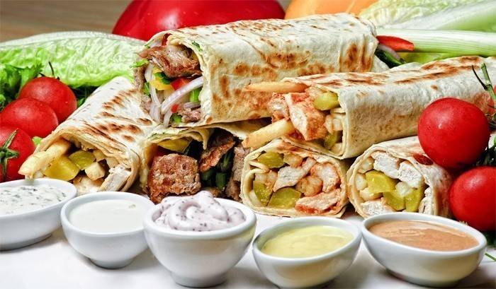 Shawarma con salsas