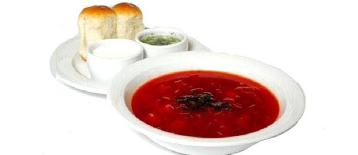 Borsch con champiñones y ciruelas pasas