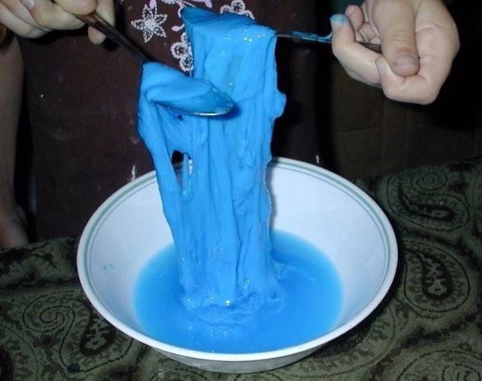 Plastilino ir vandens maišymas