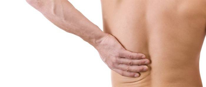 Một người đàn ông bị đau bên trái