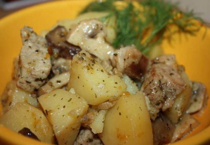 Kaip virti troškintas bulves su mėsa