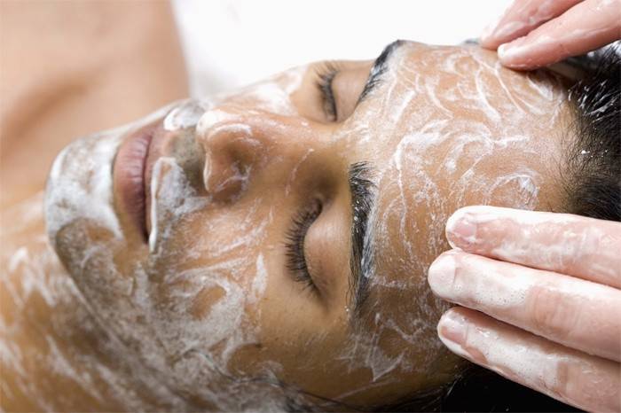 Kem điều trị bã nhờn trên da mặt