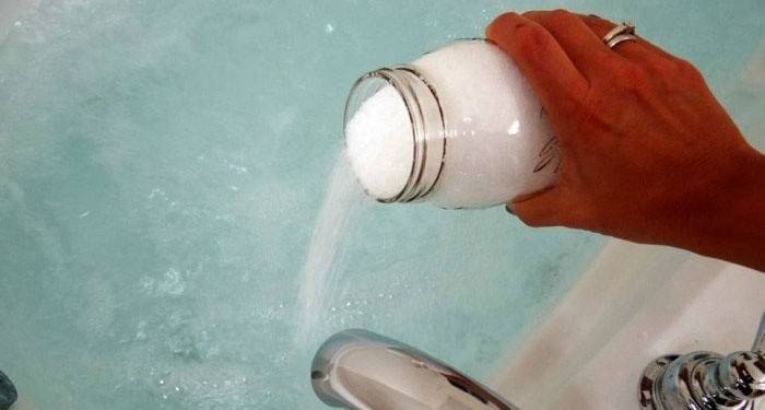 Aggiunta di soda al bagno