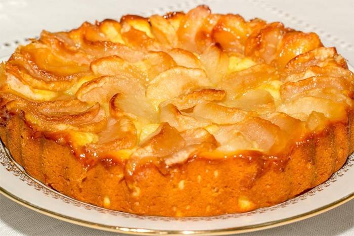 Dieetti raejuustokakku omenoilla