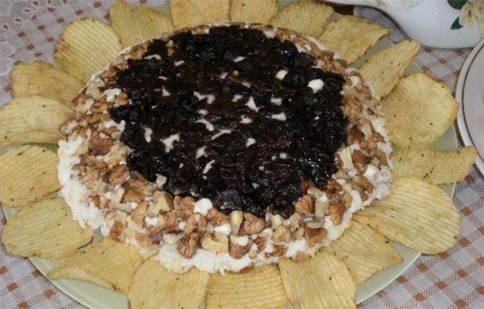 Décor aux pruneaux, noix et chips