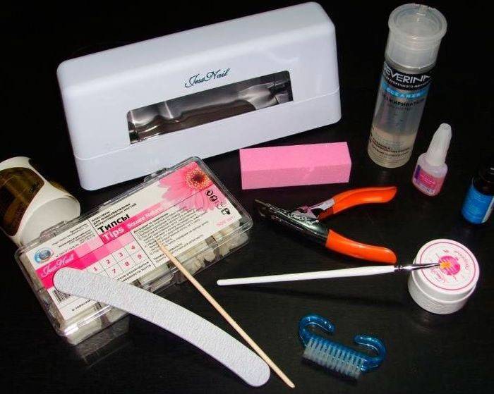 Strumenti e materiali per manicure per la cura delle unghie